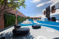 โรงแรมเลคชอร์ อี้หลาน