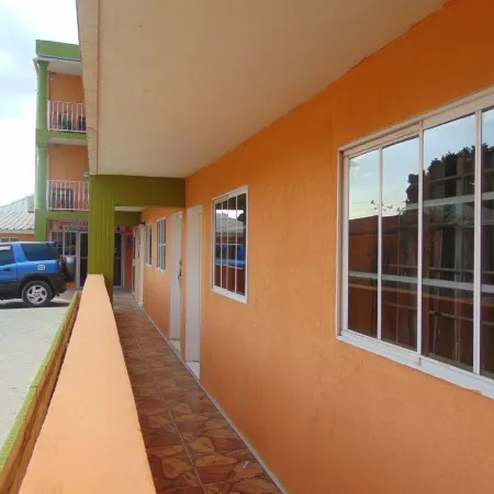Tropical Manor Inn - Kingston