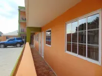 Tropical Manor Inn - Kingston