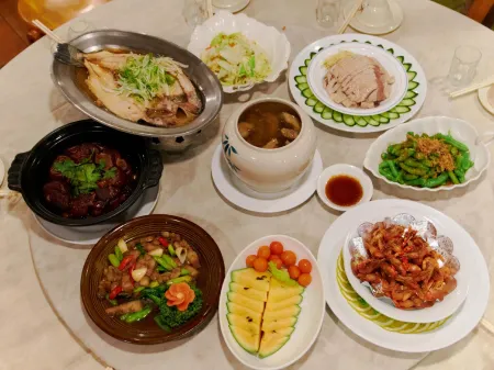 Dragon Vally Hotel and Paradise Отели рядом с достопримечательностью «Ферма Уй-Цзян»