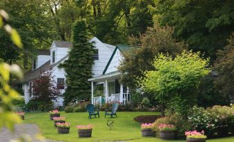 The Woodstock Inn on the Millstream