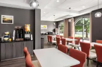 Days Inn & Suites by Wyndham Murfreesboro - breakfast