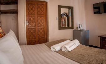 Woodlands Lodge & Tours - Housity