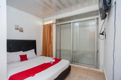 RedDoorz Syariah at Jalan Wayhitam Palembang Hotels near Jajan_enakplg