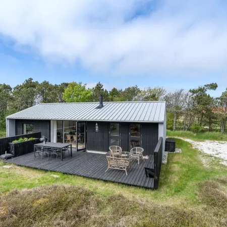 "Fidelia" - 800m from the Sea