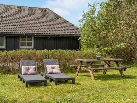 "Pelle" - 800m from the Sea Отели рядом с достопримечательностью «Blokhus Strand»