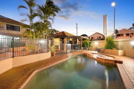 Pegasus Motor Inn and Serviced Apartments Отели рядом со станцией Doomben Station