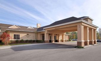 "a large building with a sign that reads "" best western "" prominently displayed on the front of the building" at Homewood Suites by Hilton Rochester - Victor