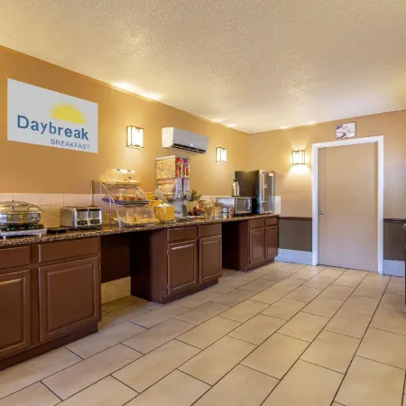 Days Inn by Wyndham Breezewood