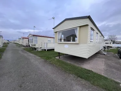 3 Bedroom 8 Berth cosy static family caravan Hotel a Trefnant