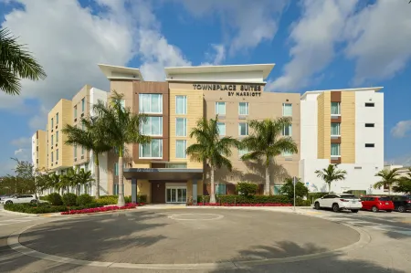 TownePlace Suites Miami Kendall West Отели рядом с достопримечательностью «La Caimanera Soccer Fields»