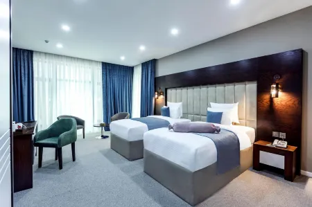 Parallel Hotel