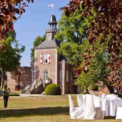 Schloss Hertefeld & Hertefeldhof Hotel Exterior