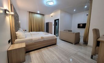 The Charis Hotel & Suites