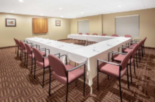 Super 8 by Wyndham Midland