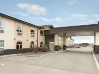 Days Inn & Suites by Wyndham Thompson Hotels in Thompson