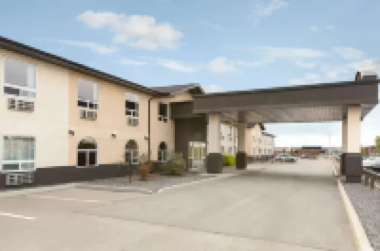 Days Inn & Suites by Wyndham Thompson Hotels in 