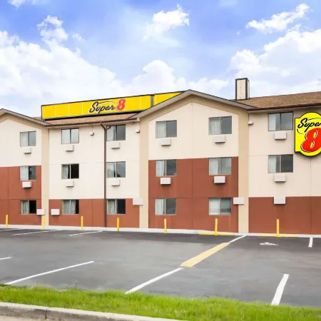 Super 8 by Wyndham Chester/Richmond Area