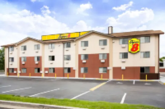 Super 8 by Wyndham Chester/Richmond Area