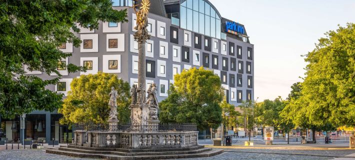 Park Inn by Radisson Danube Bratislava Hotele w: Bratysława