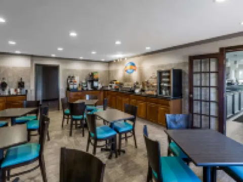 Baymont by Wyndham Pella Hotels in Pella