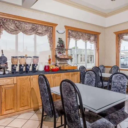 Ramada by Wyndham Quesnel