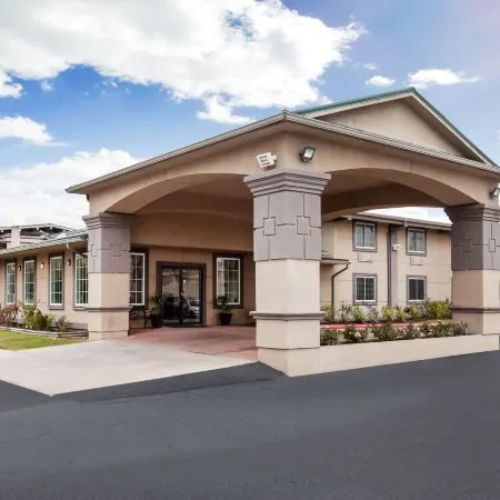 Super 8 by Wyndham Beaumont I-10 South/College St