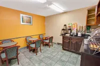 Microtel Inn & Suites by Wyndham Gatlinburg - parking