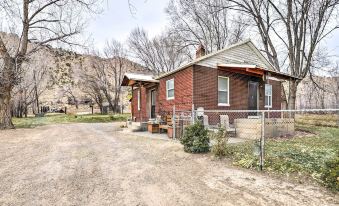 Cozy Helper Home w/ Fenced Yard, Pets Welcome