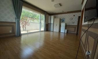 Danyang Three Nests Stay Pension