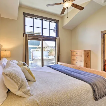 Mtn-View Fraser Home w/ Hot Tub - Near Skiing!