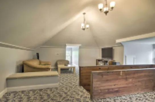 'Thomson Farm' Classic Home < 10 Mi to Vineyards!