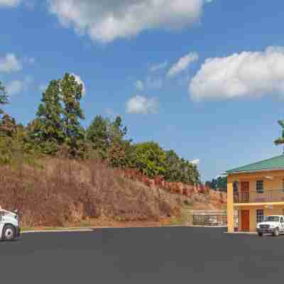 Days Inn by Wyndham Lenoir City Hotel Exterior