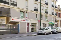 Séjours & Affaires Paris-Malakoff Hotels near Theatre 71
