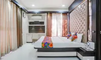 FabHotel Rudra Residency - Nr Medicover Hospital 핌프리 호텔