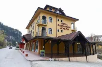 Kris Hotel Hotels near Художествена галерия Смолян