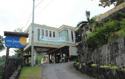 Karang Sari Hotel Hotels in Cikidang