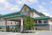 Super 8 by Wyndham Calgary Shawnessy Area Hotels in Calgary