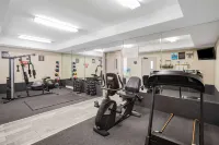Ramada by Wyndham Bakersfield North - Gym