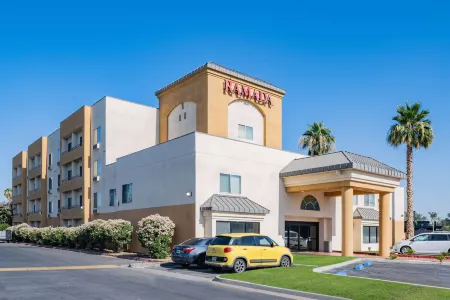 Ramada by Wyndham Bakersfield North Отели рядом с достопримечательностью «Меканикс Банк Арена, Театр энд Конвеншен Сентер»
