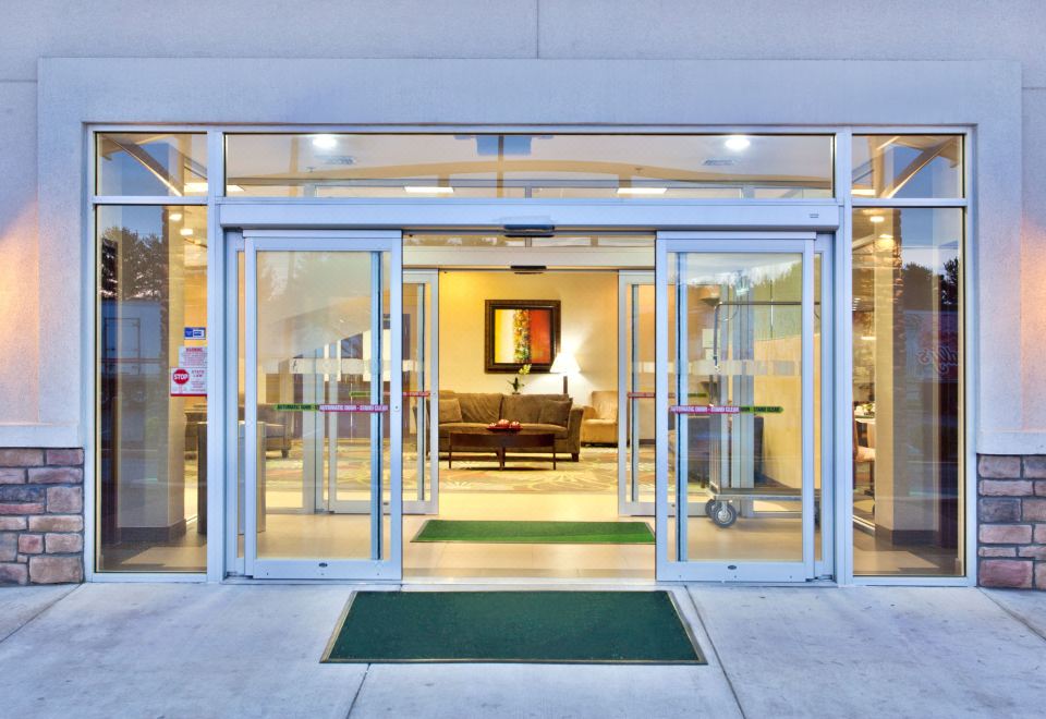 a building entrance with two glass doors , one on the left side and the other on the right side at Wyndham Garden Dover