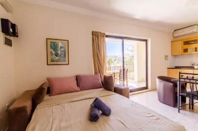 Merill Pool and Sea, Charming Apart 2