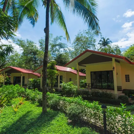 Garden Villa Khaolak Отели рядом с достопримечательностью «Коралловый мыс»