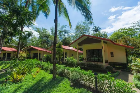 Garden Villa Khaolak Отели рядом с достопримечательностью «Као-Лак»