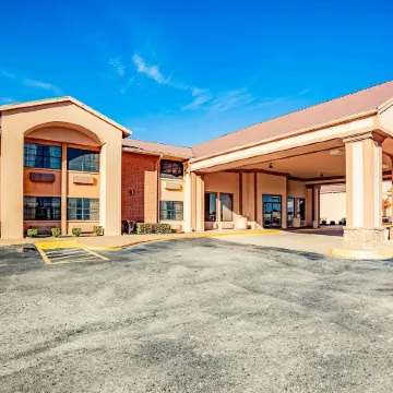 Clarion Pointe Marshall