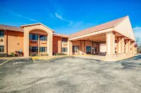 Clarion Pointe Marshall Hotels in Marshall