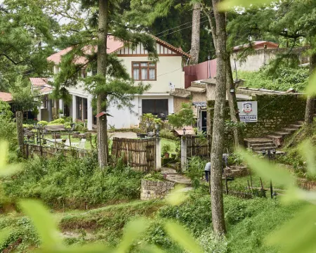 The Heritage Club - Tripura Castle Hotele w: Shillong