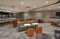 DoubleTree by Hilton Lansing - bar