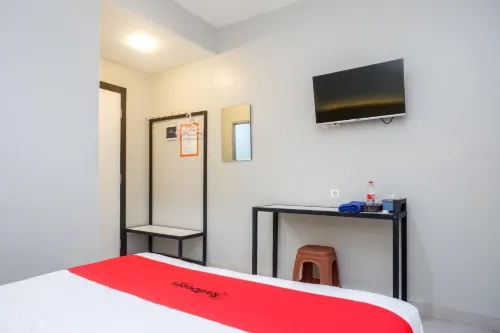 RedDoorz Near Stasiun Batang - Bãi đậu xe