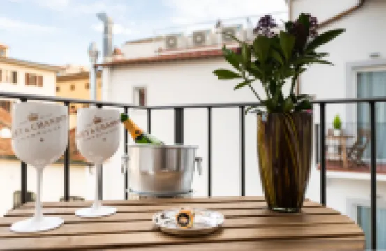 カイロス バイ フローレンス アート アパートメンツ